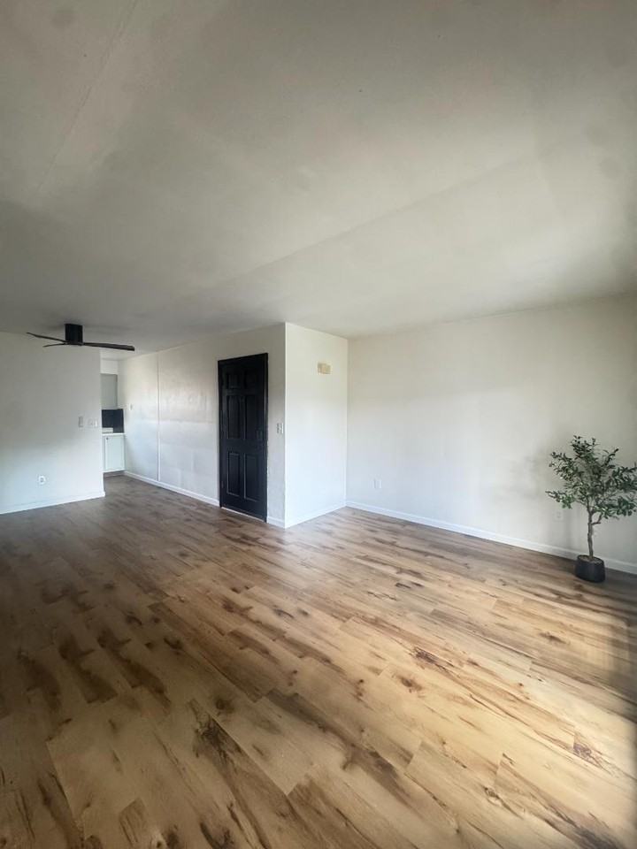 198 Camelot dr - Photo 2 of 9