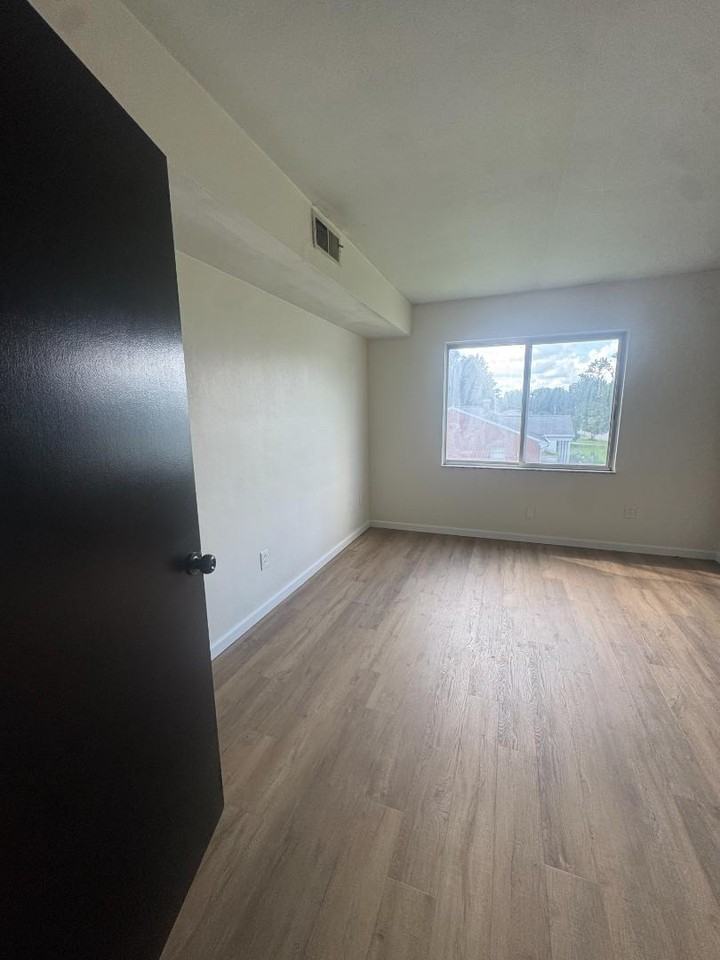 198 Camelot dr - Photo 4 of 9