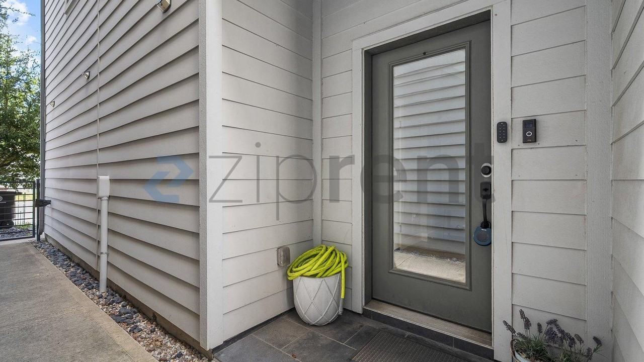 3810 Leeland St - Photo 4 of 23