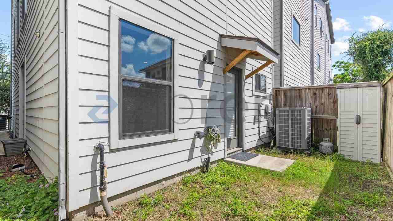 3810 Leeland St - Photo 5 of 23
