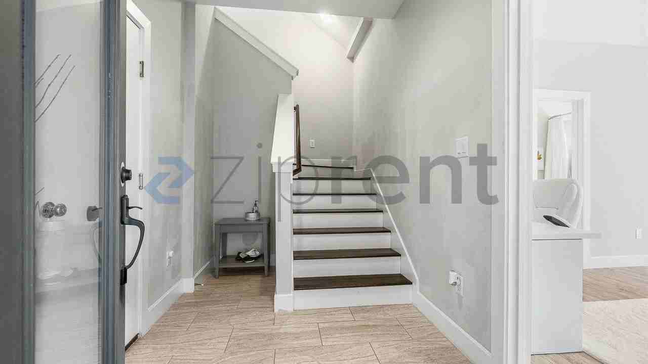 3810 Leeland St - Photo 6 of 23