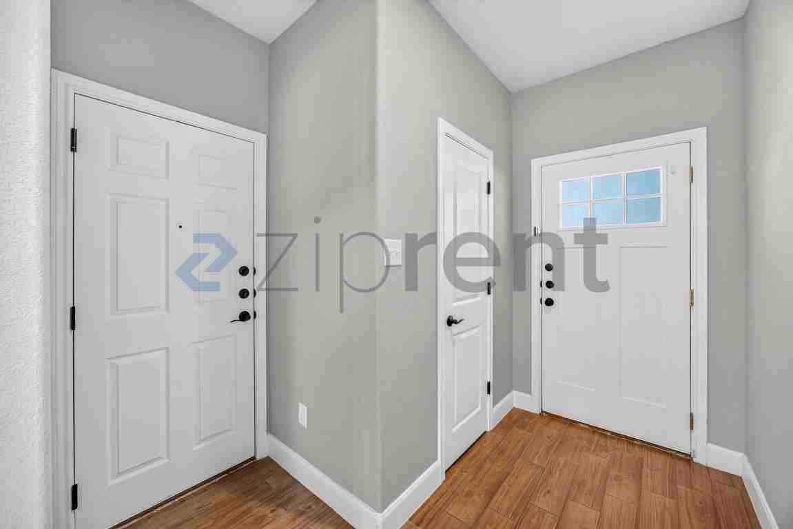 6326 Melanzane Ave #101 - Photo 6 of 29