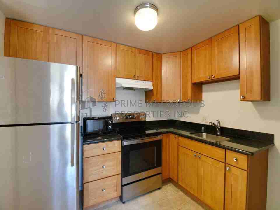 9208 9210 9212 Ashworth Ave N Seattle WA 98103 ACL - Photo 3 of 19