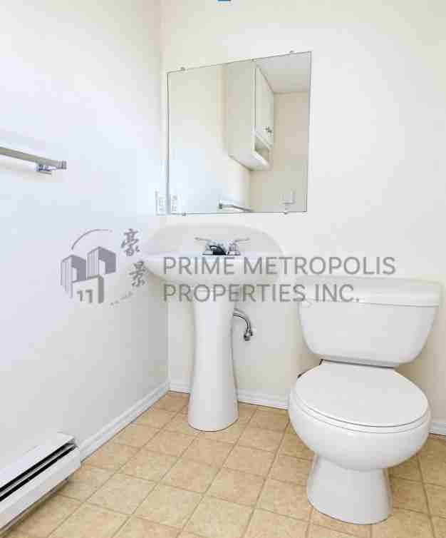 9208 9210 9212 Ashworth Ave N Seattle WA 98103 ACL - Photo 6 of 19
