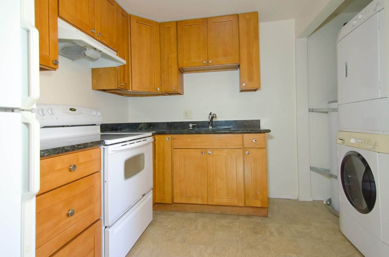 9208 9210 9212 Ashworth Ave N Seattle WA 98103 ACL - Photo 7 of 19