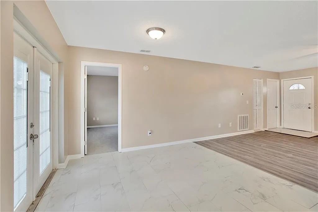1005 Bridlewood Way - Photo 2 of 12