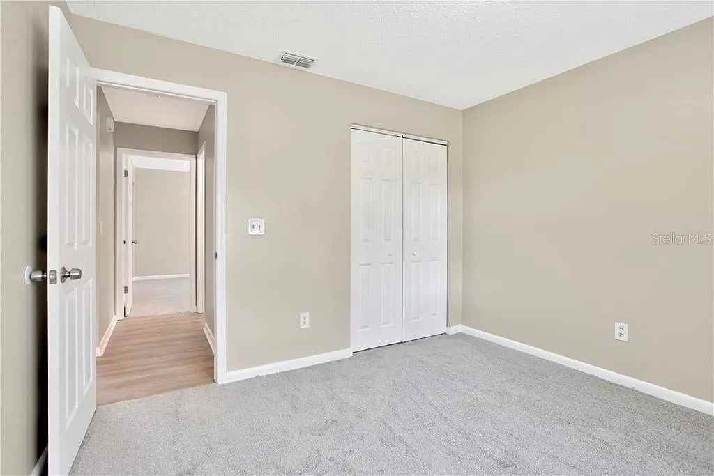 1005 Bridlewood Way - Photo 4 of 12