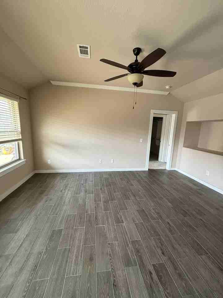 433 Red Robin Street - Photo 2 of 17