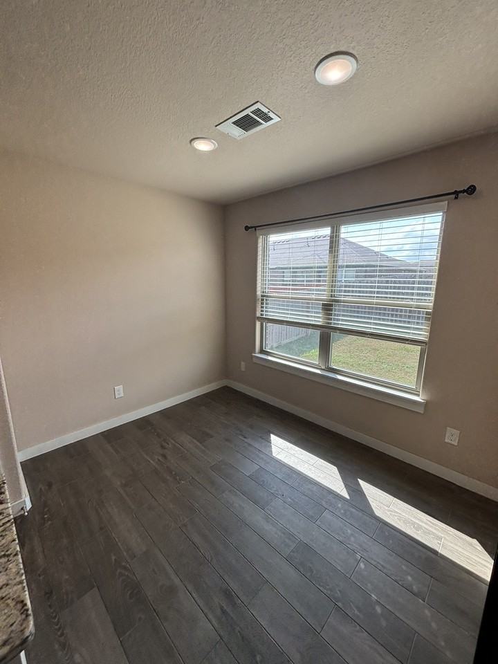 433 Red Robin Street - Photo 3 of 17