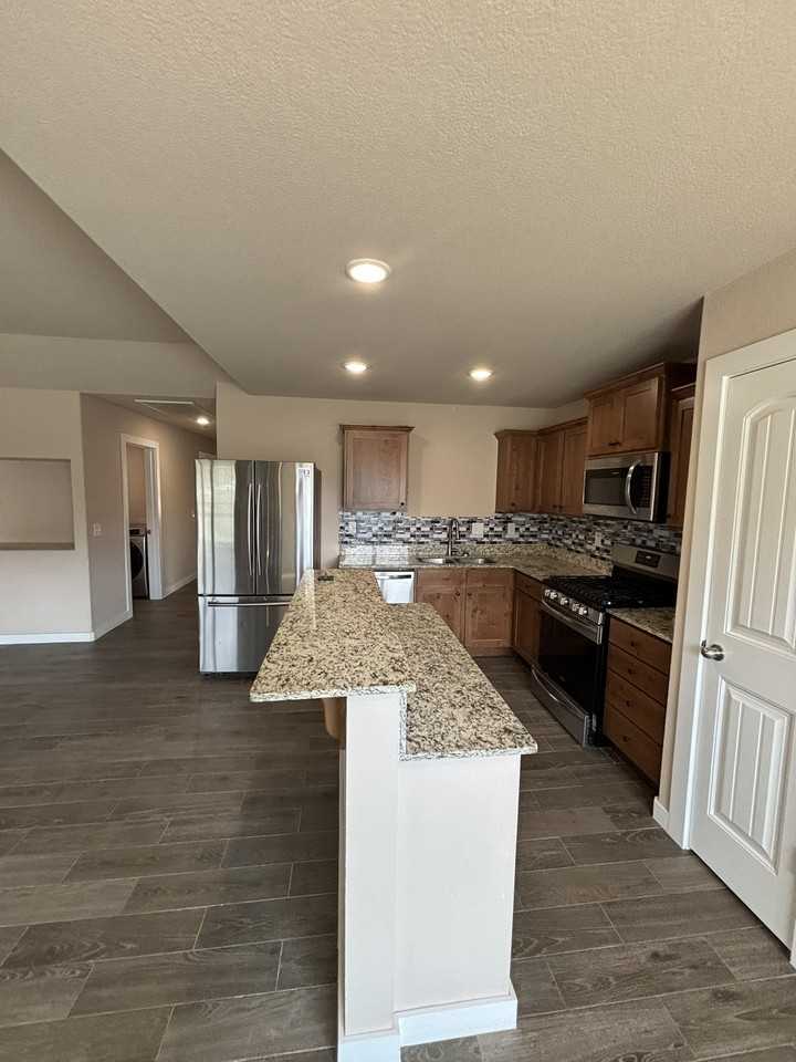 433 Red Robin Street - Photo 4 of 17