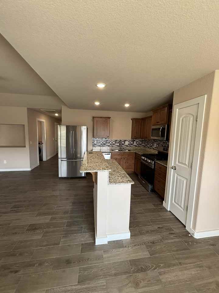 433 Red Robin Street - Photo 5 of 17