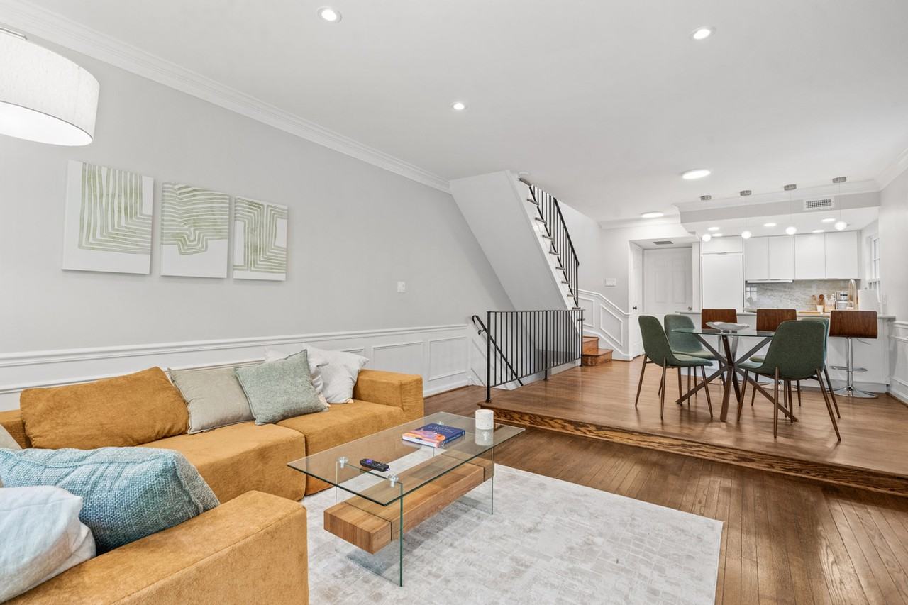 224 C St Ne #1587662P - Photo 4 of 33