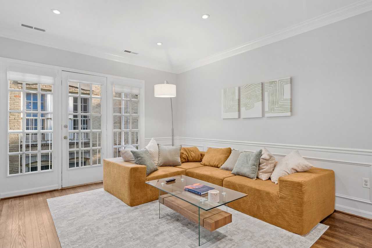 224 C St Ne #1587662P - Photo 5 of 33