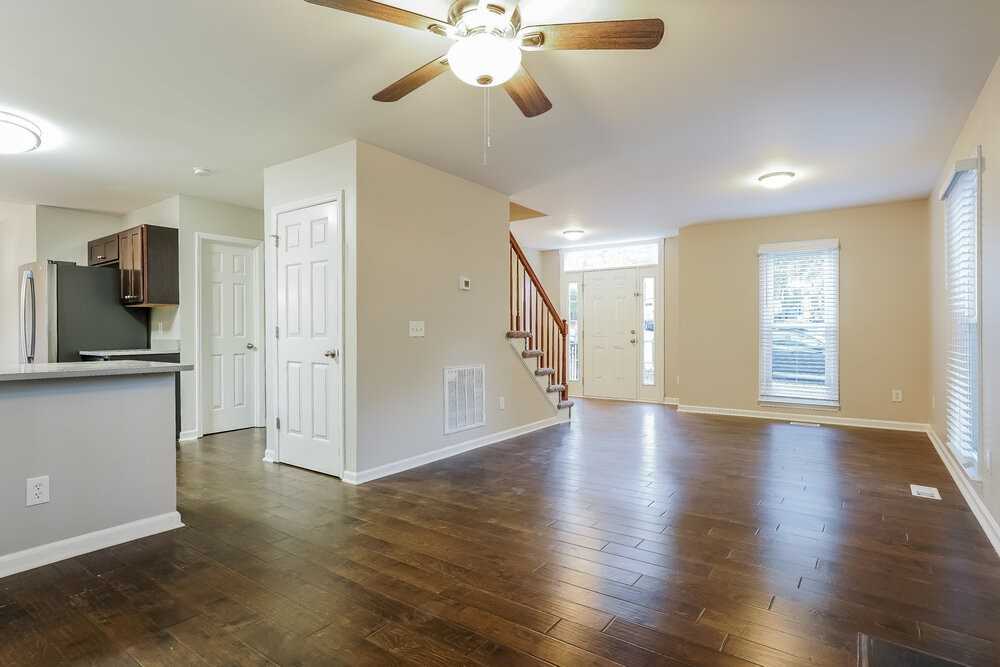 2821 Clerkenwell Way - Photo 4 of 17