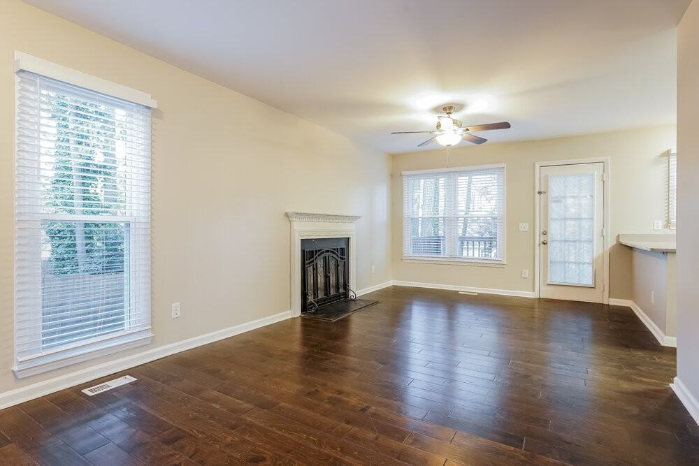 2821 Clerkenwell Way - Photo 5 of 17
