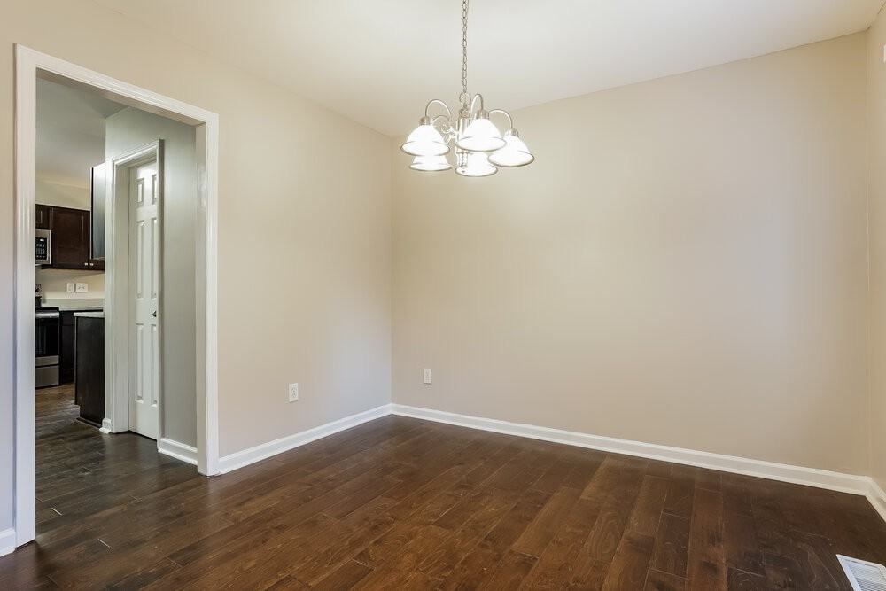 2821 Clerkenwell Way - Photo 6 of 17