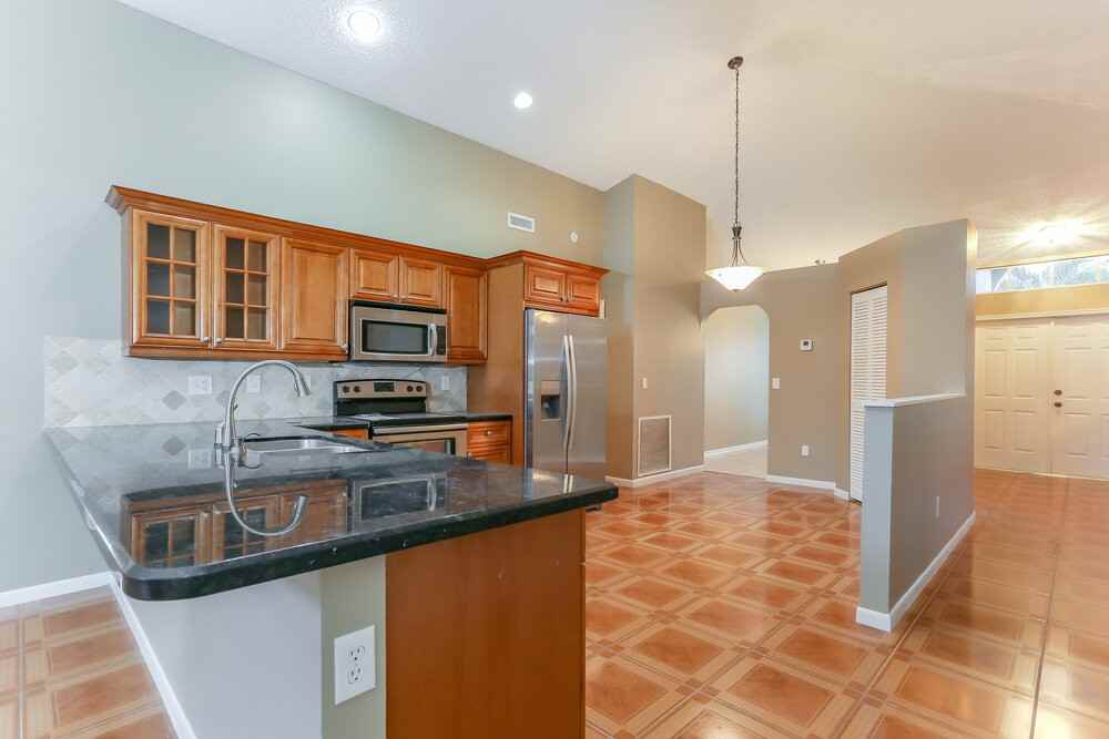 9711 Sw 16th Ct - Photo 7 of 15