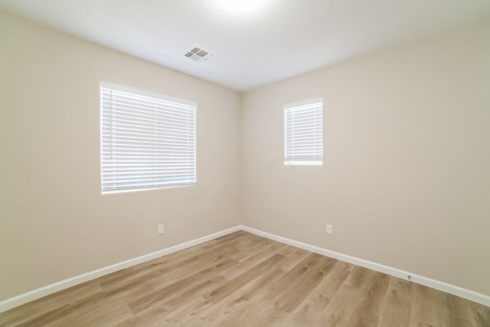 14843 W Ashland Ave - Photo 7 of 17