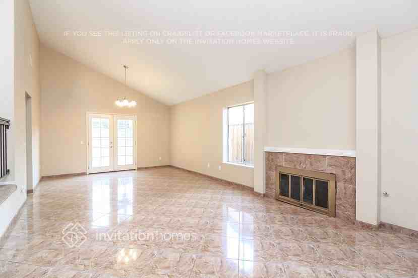 25762 Fir Ave - Photo 3 of 24