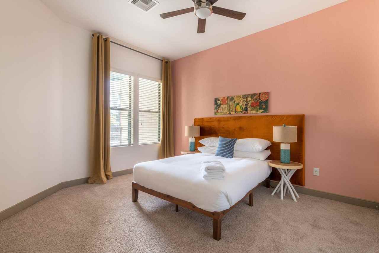 555 North College Avenue - Photo 5 of 39