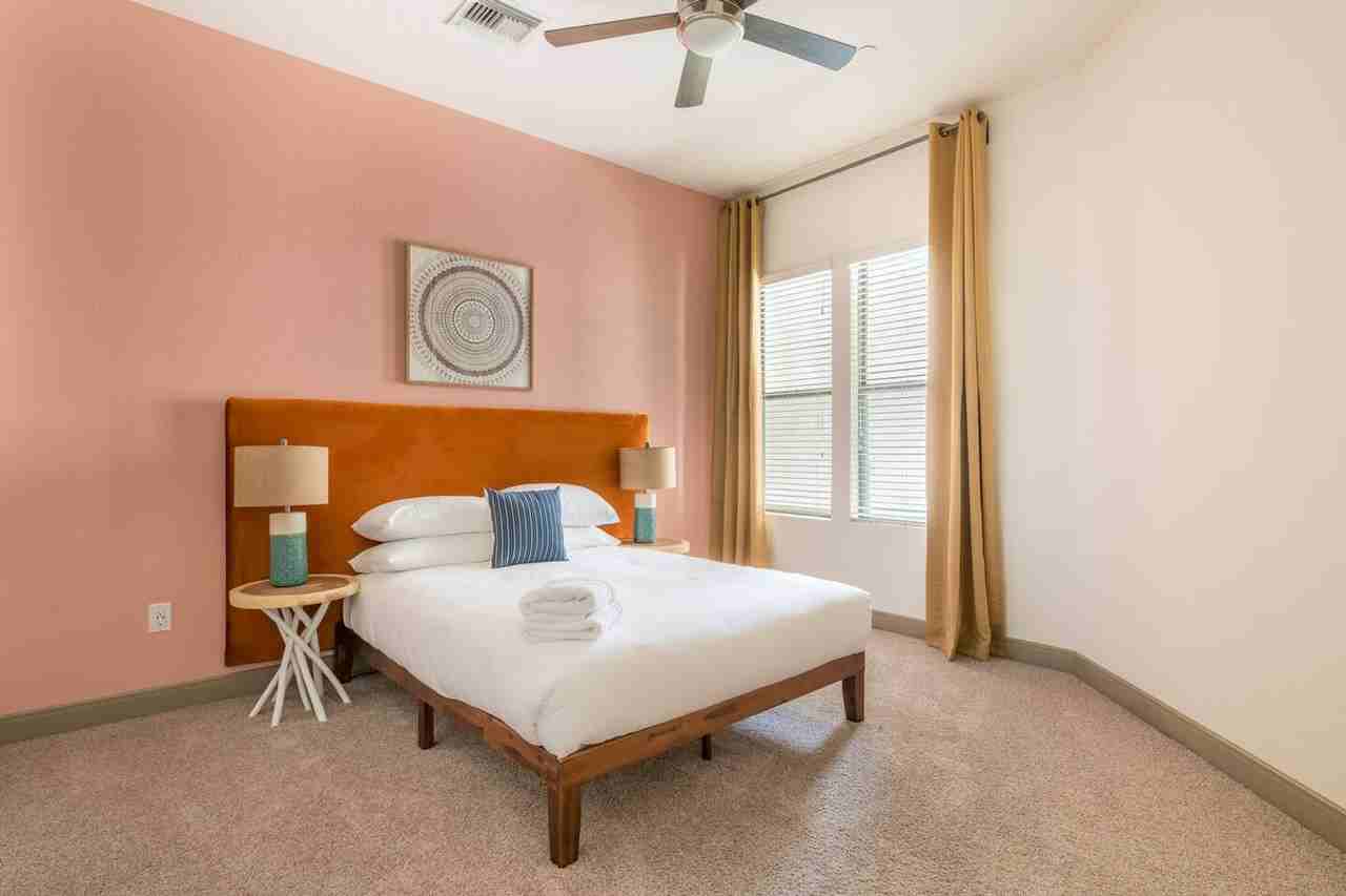 555 North College Avenue - Photo 7 of 39