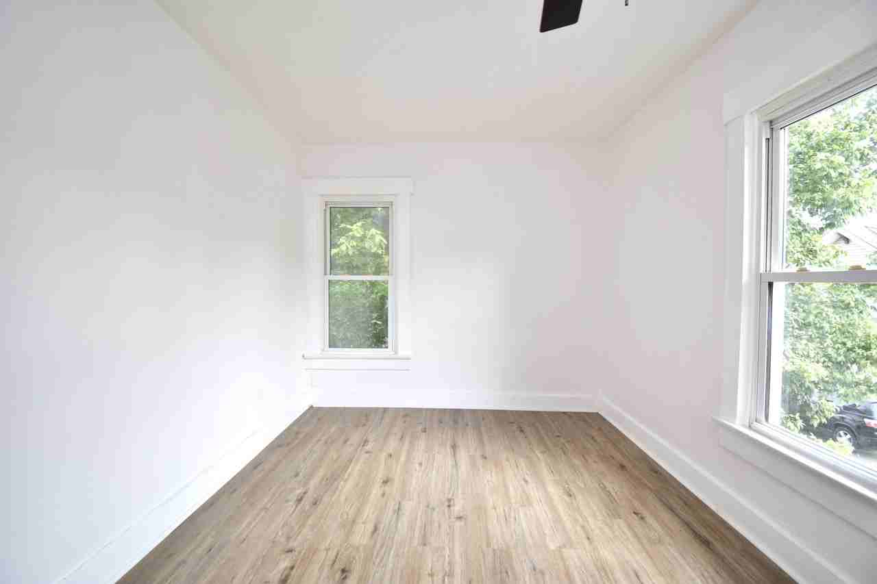 1011 Epworth Ave - Photo 5 of 29