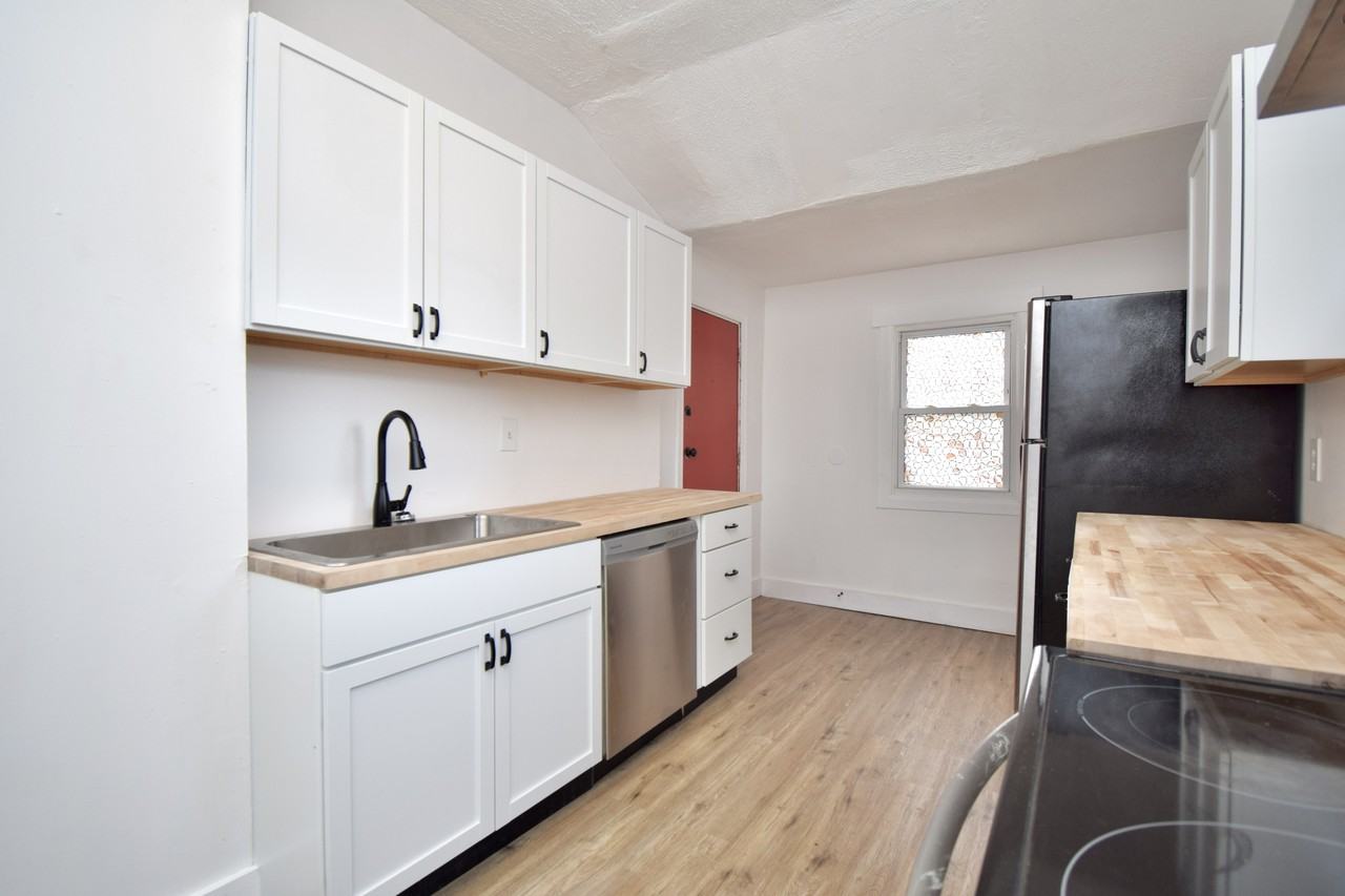1011 Epworth Ave - Photo 6 of 29