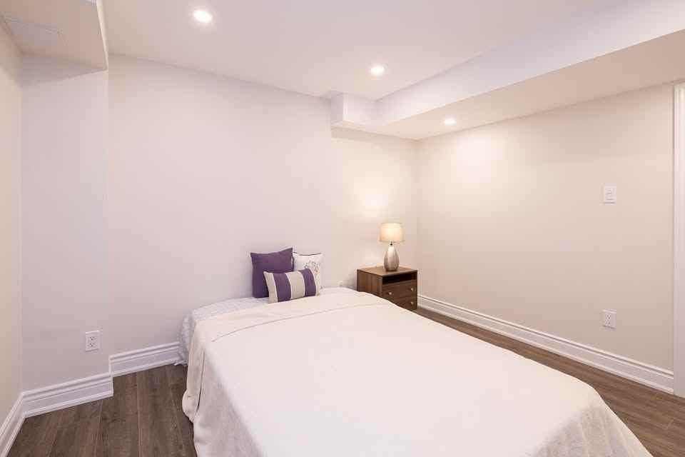 131 Bentwood Crescent - Photo 3 of 8