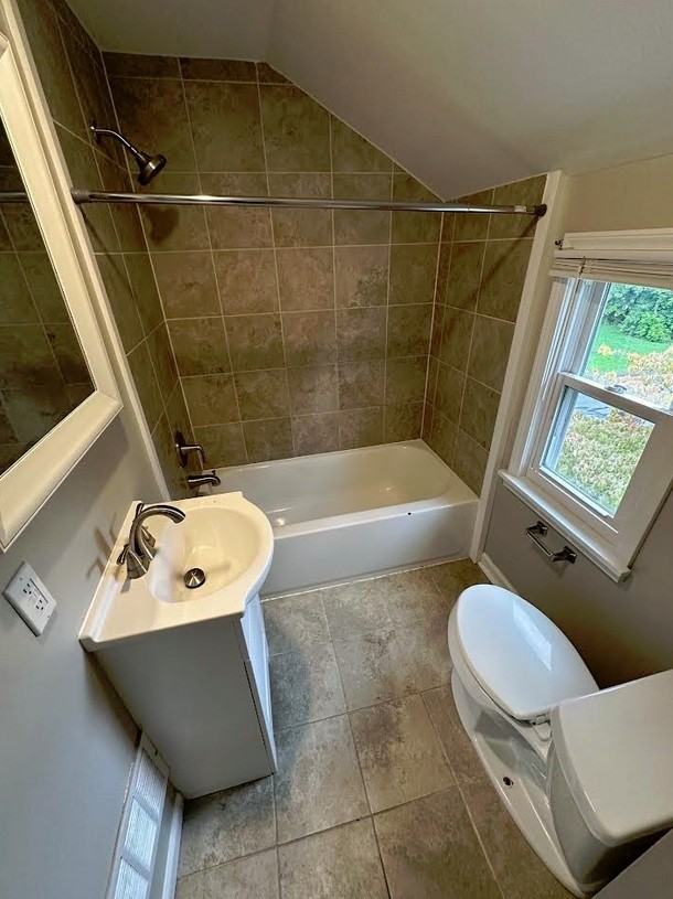 1701 Lincoln Way - Photo 3 of 18