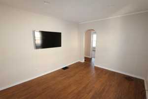 featured image of 19 Franklin St #2