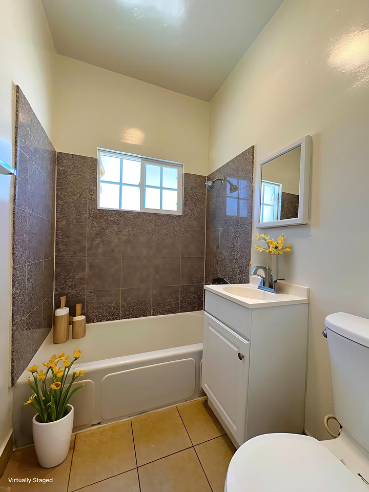 521 North Avalon Boulevard #209 - Photo 4 of 12