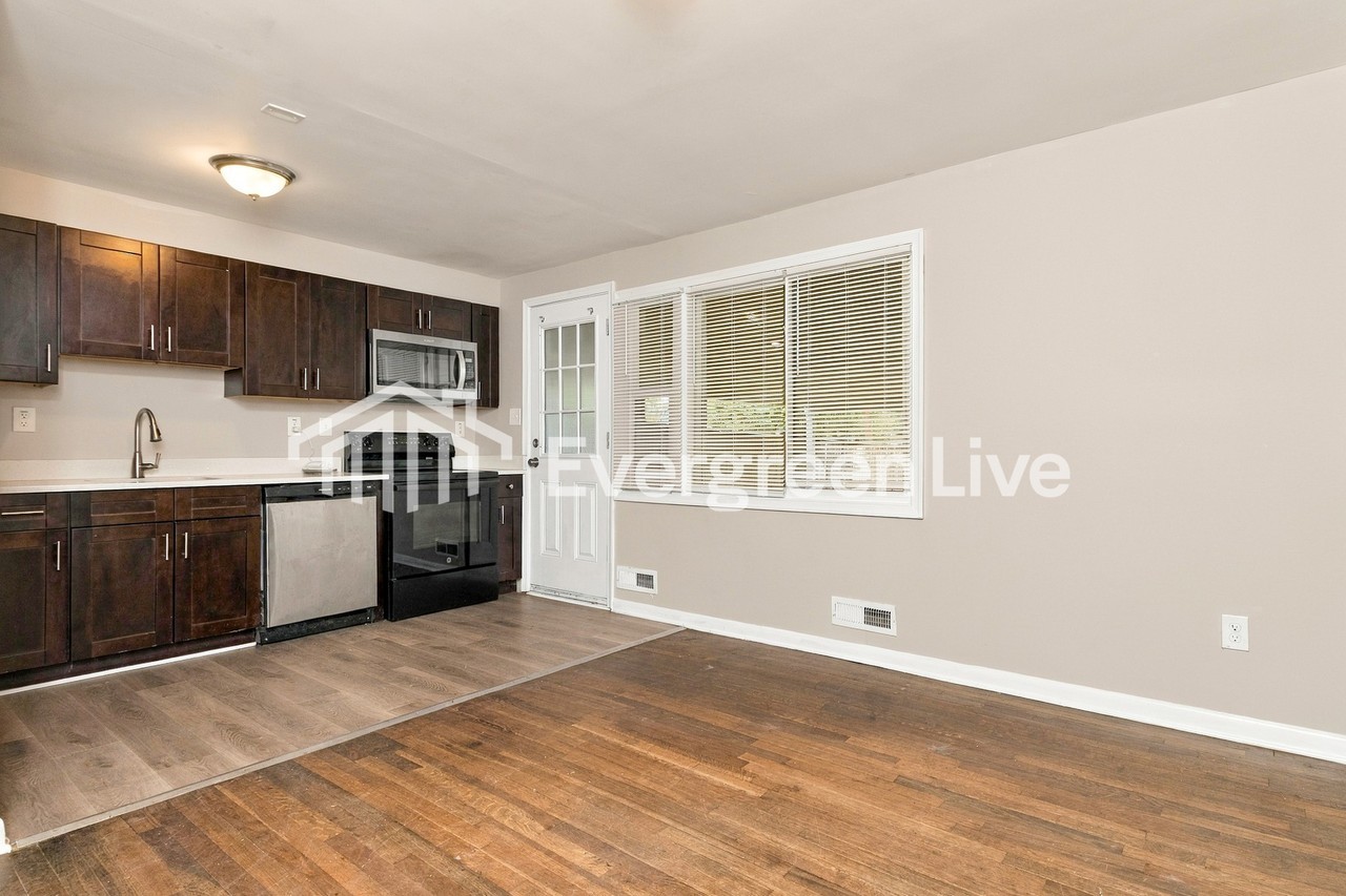 1749 Melbourne Rd - Photo 3 of 14