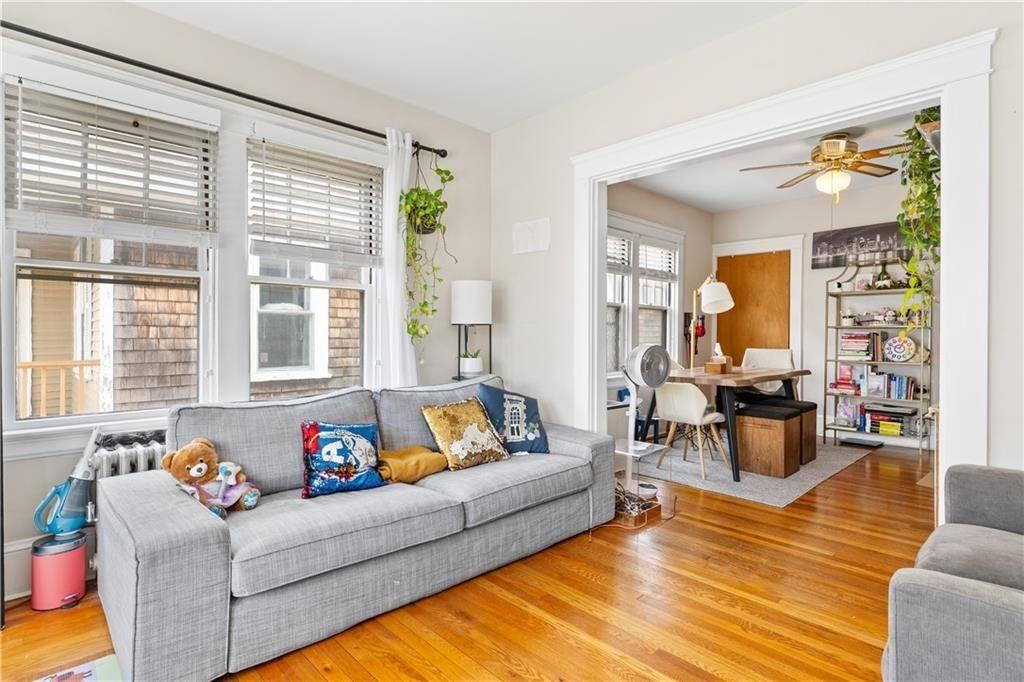 183 Narragansett St - Photo 5 of 19