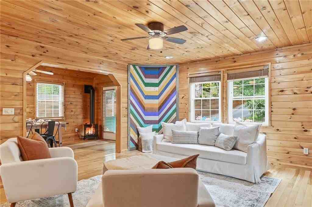 946 Laurel Cir - Photo 5 of 32