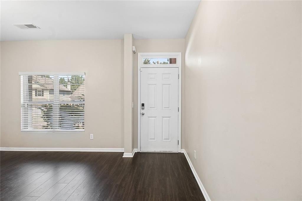 462 Fredrick Dr - Photo 4 of 37