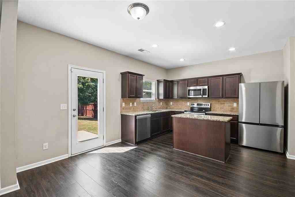 462 Fredrick Dr - Photo 7 of 37