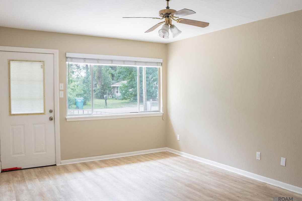 310 Alexander Dr - Photo 4 of 21