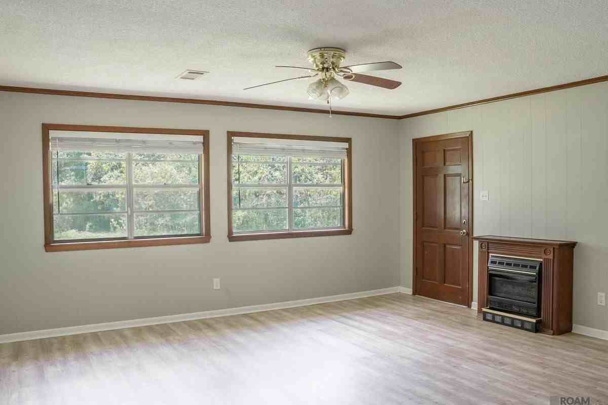 310 Alexander Dr - Photo 5 of 21