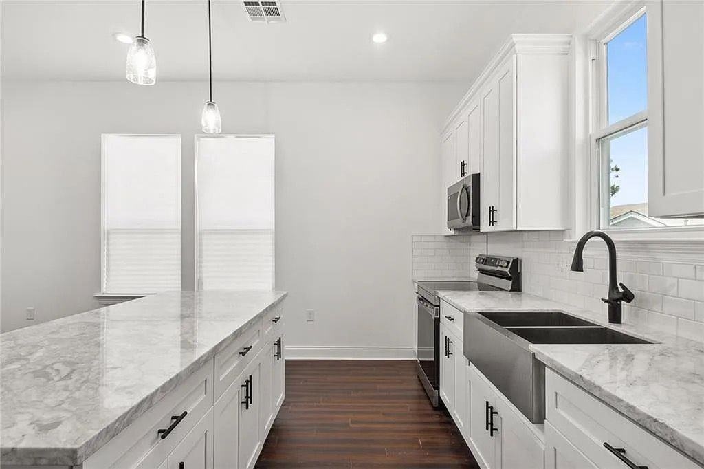 1902 Clouet St - Photo 3 of 7