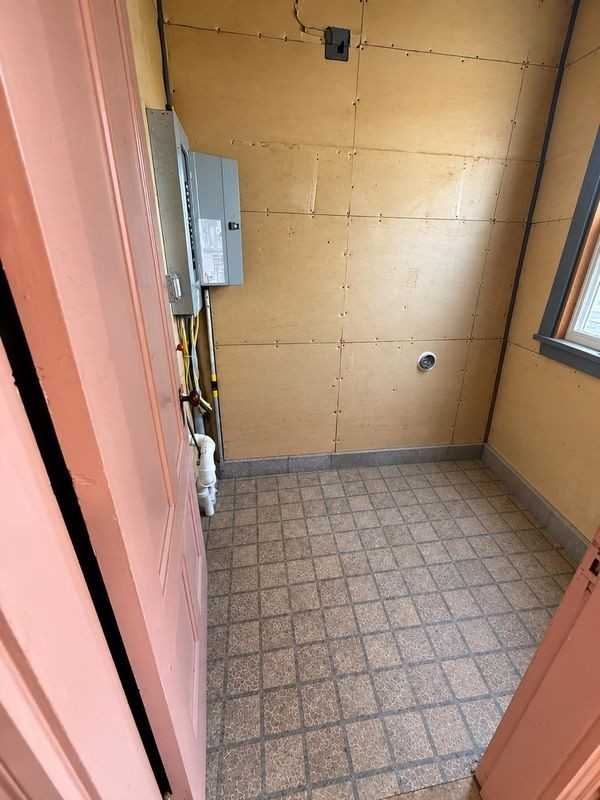 153 Belmont St - Photo 5 of 12