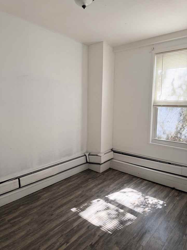 401 Riverside Dr #1 - Photo 4 of 10