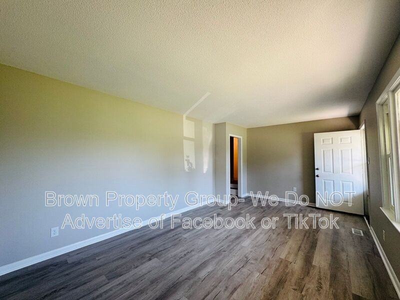 5143 Longbranch Dr - Photo 3 of 40