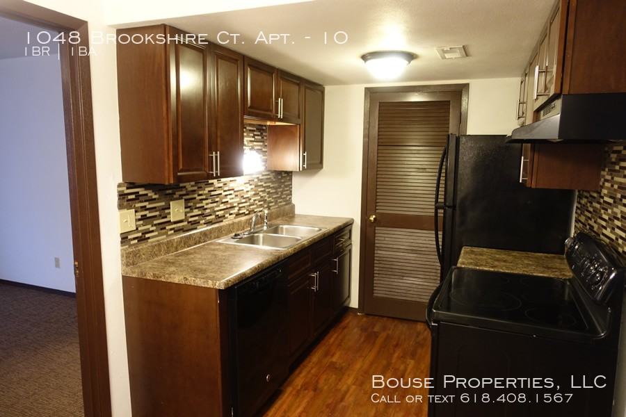 1048 Brookshire Ct #10 - Photo 4 of 6