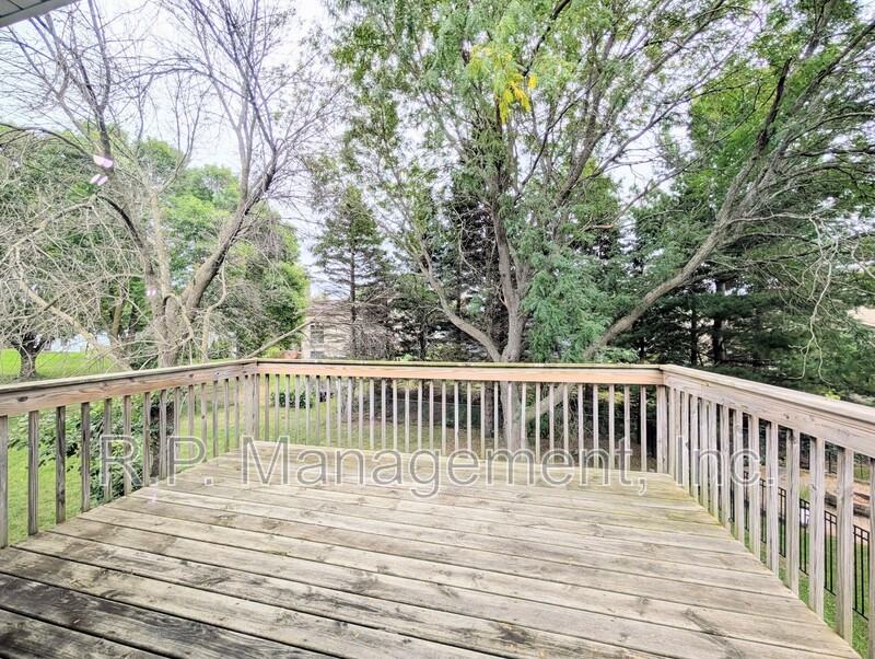 940 Jefferson Ln - Photo 4 of 21