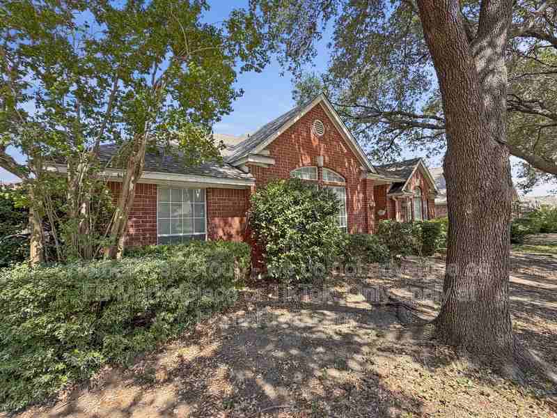 1429 Honey Locust Dr - Photo 5 of 23