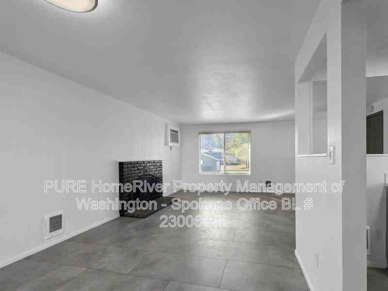 8806 N Calispel St - Photo 2 of 21