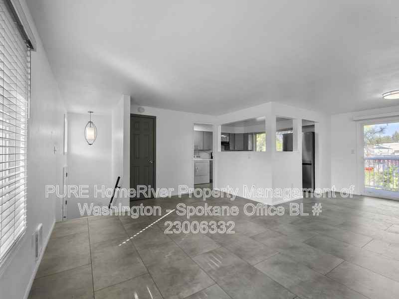 8806 N Calispel St - Photo 4 of 21