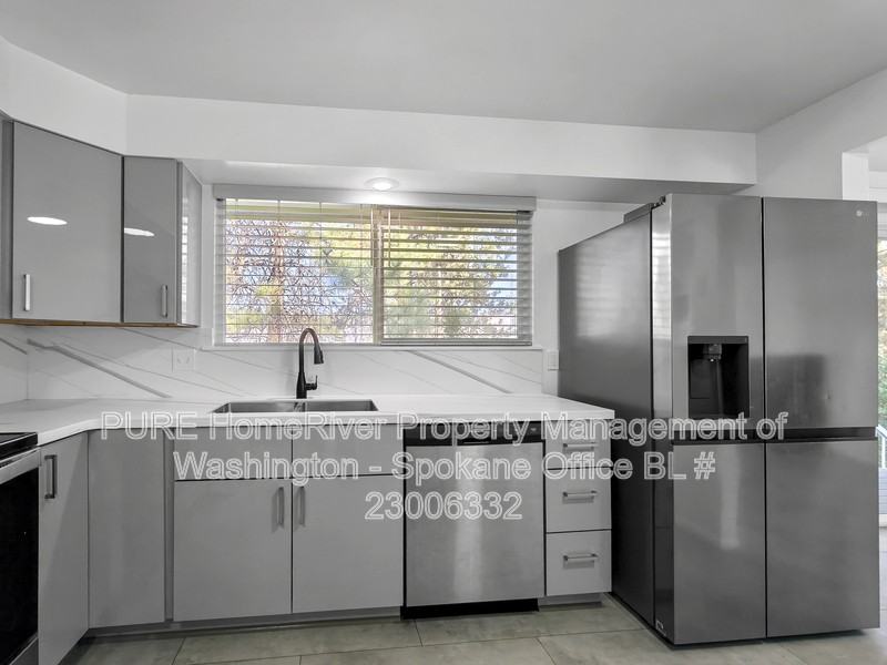 8806 N Calispel St - Photo 7 of 21