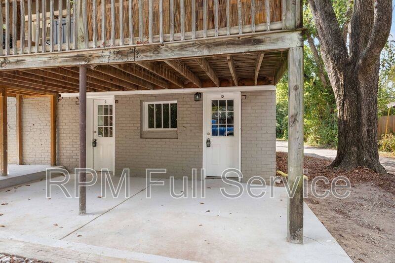 325 54th Ave N #AH - Photo 3 of 20