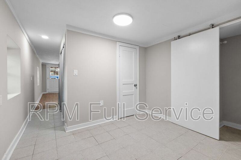 325 54th Ave N #AH - Photo 5 of 20